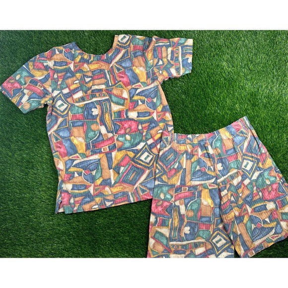 The Unbranded Brand Tops - Vintage Geometric 90s Patterned Shirt and Shorts Set‎ Made in USA